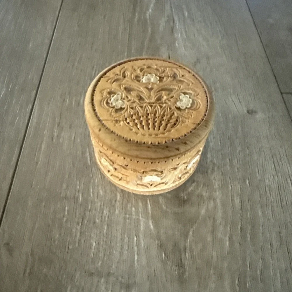 Russian Hand Made Decorated Birch Bark Beresta Round Trinket Box